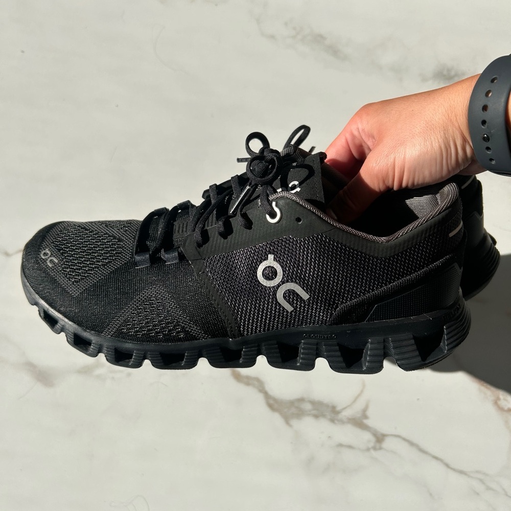 ON Running Womens Cloud Black Sneakers